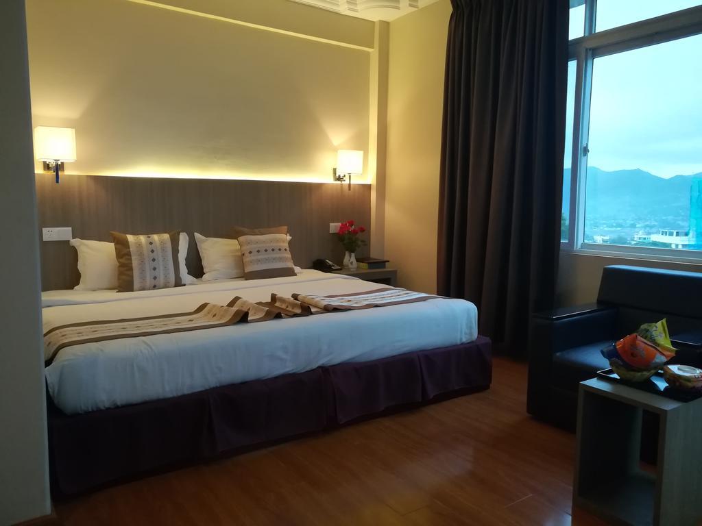 Golden Hill Hotel - Lashio Exterior photo